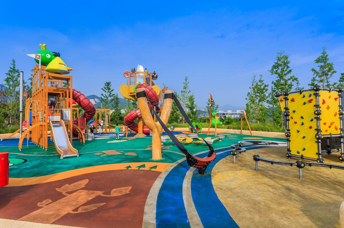 childrens outdoor play equipment