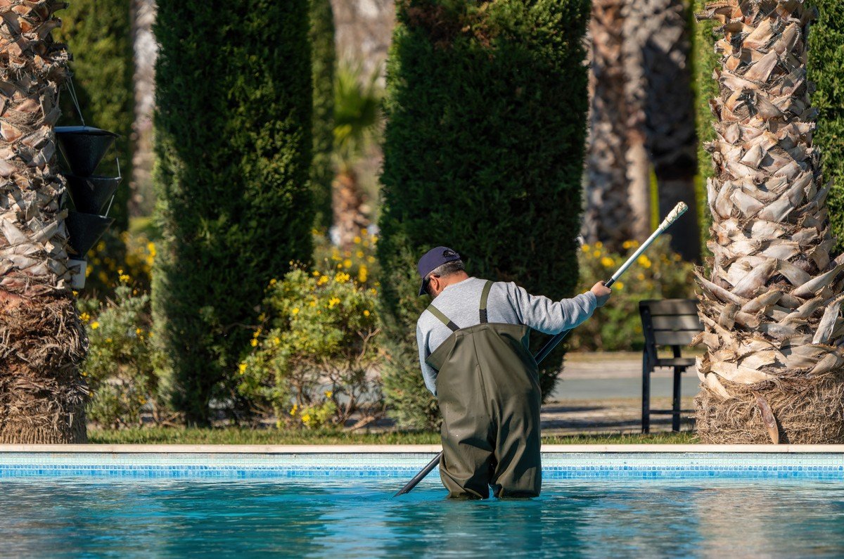 Swimming Pool Cleaning in Dubai