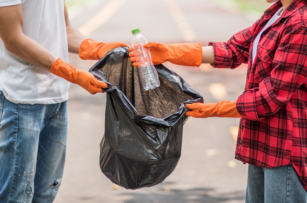 plastic bottle cleaning services